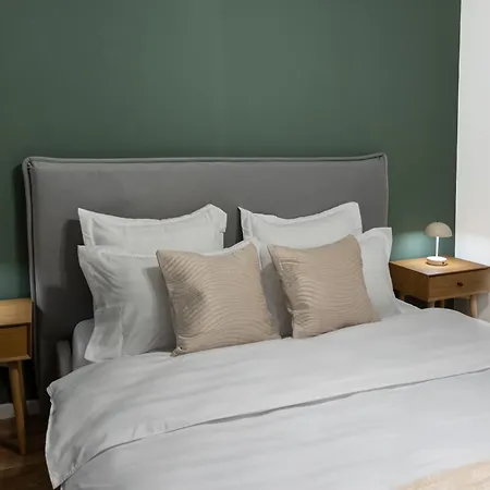 Splendid Historical Smarald 2 Bedroom Old Town *