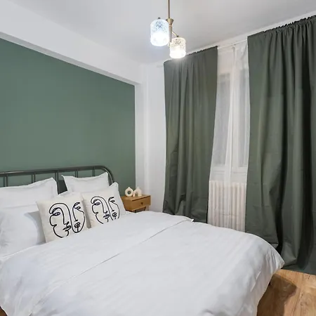 Splendid Historical Smarald 2 Bedroom Old Town *