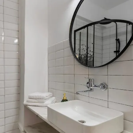 Splendid Historical Smarald 2 Bedroom Old Town