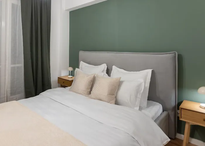Apartment Splendid Historical Smarald 2 Bedroom Old Town