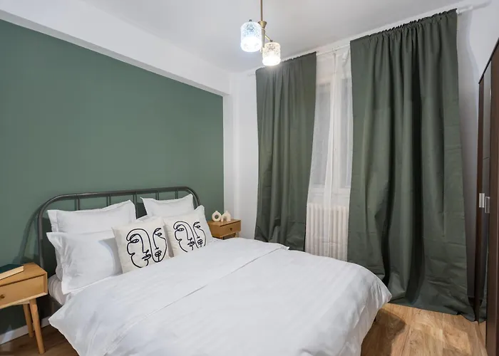 Splendid Historical Smarald 2 Bedroom Old Town *