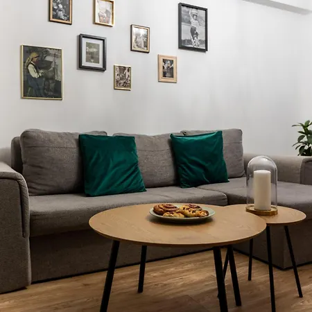 Splendid Historical Smarald 2 Bedroom Old Town