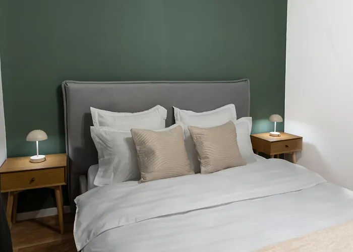 Splendid Historical Smarald 2 Bedroom Old Town *